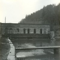 1965: vodní elektrárna (pohled po vodě)